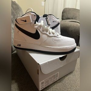 Air Force 1 mid